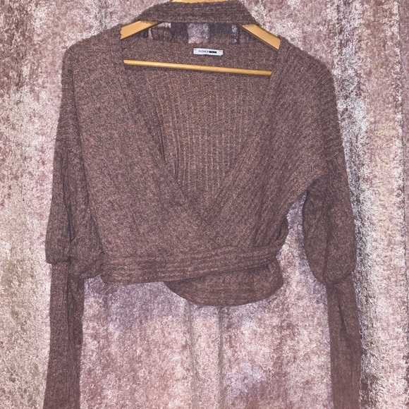 FashionNova wrap around top - Picture 2 of 4